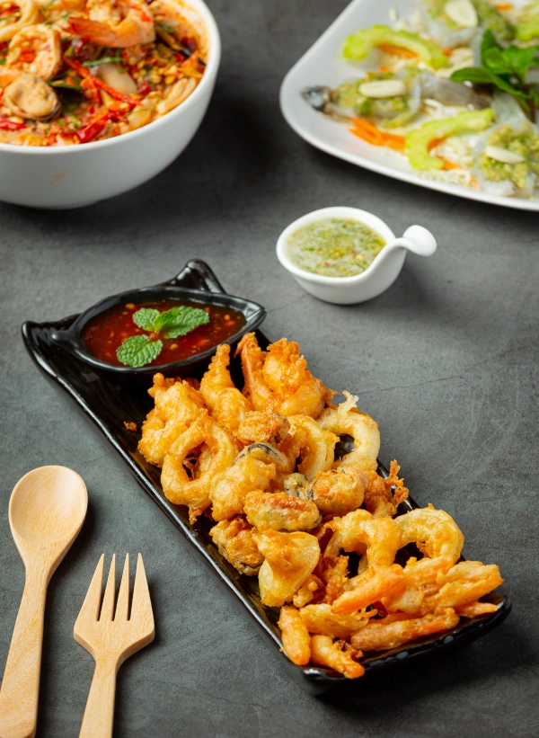 fried-shrimp-squid-with-spicy-sauce